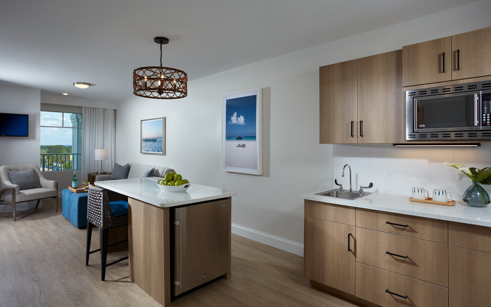 sitting and dining areas at our jupiter beach hotel